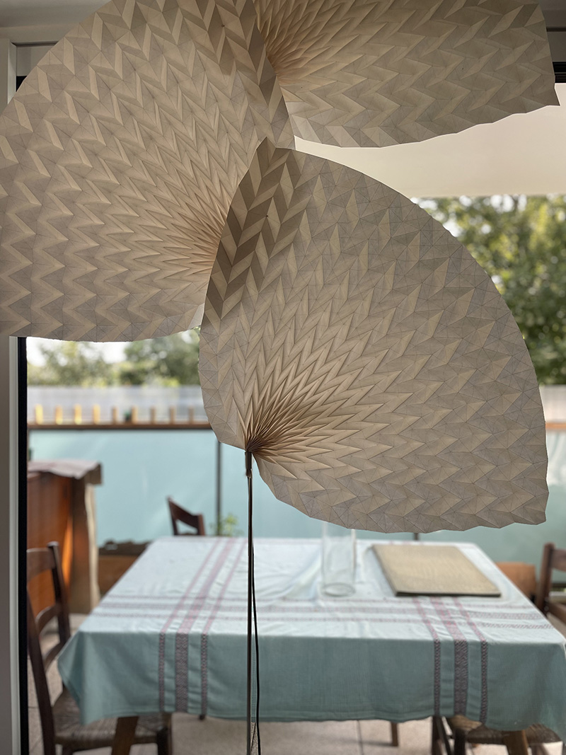 Lampe bryn-mawr éteinte dans le séjour